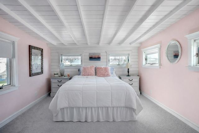 28 E St, Hull, MA 02045