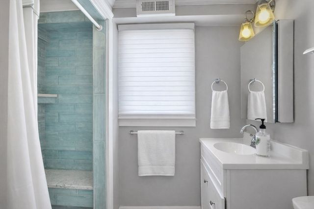 28 E St, Hull, MA 02045