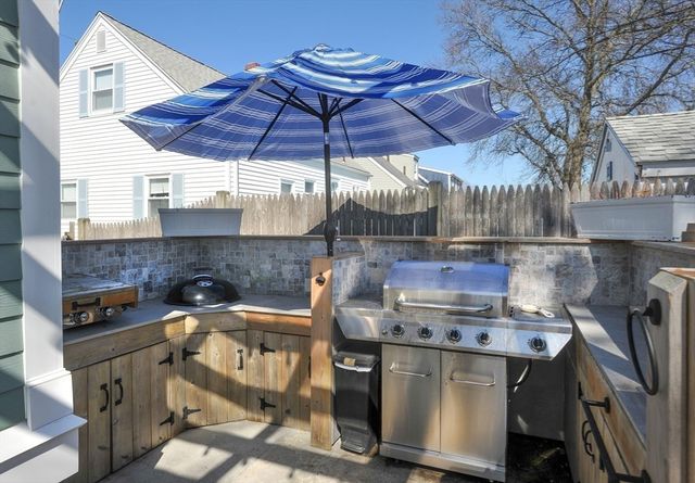 28 E St, Hull, MA 02045