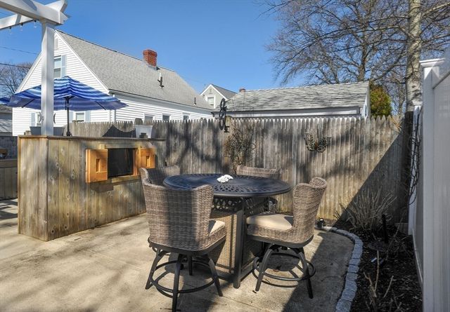 28 E St, Hull, MA 02045