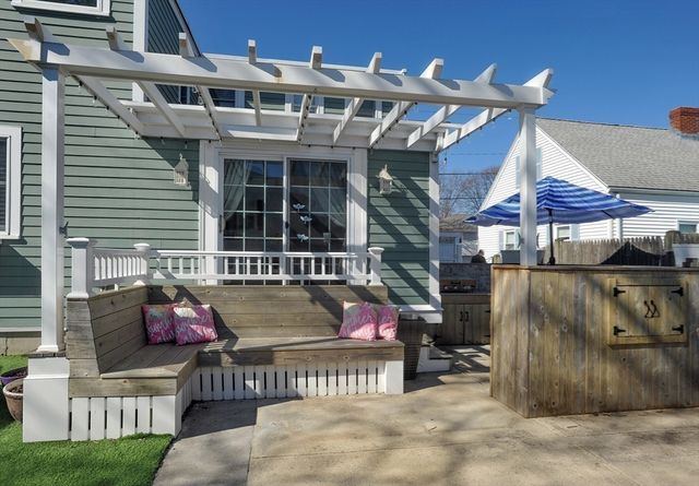 28 E St, Hull, MA 02045