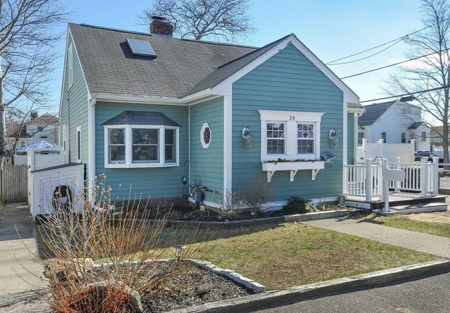 28 E St, Hull, MA 02045