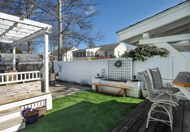 28 E St, Hull, MA 02045