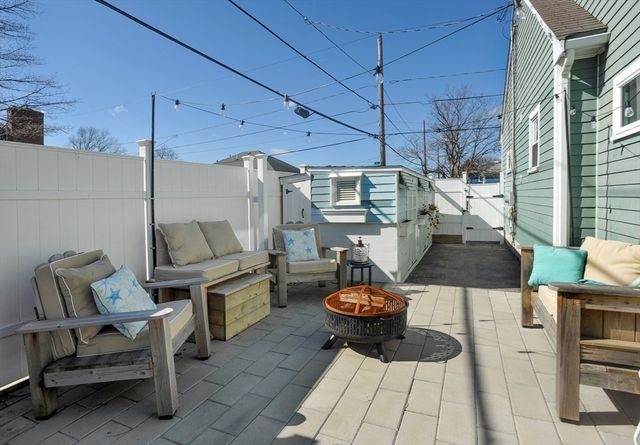 28 E St, Hull, MA 02045
