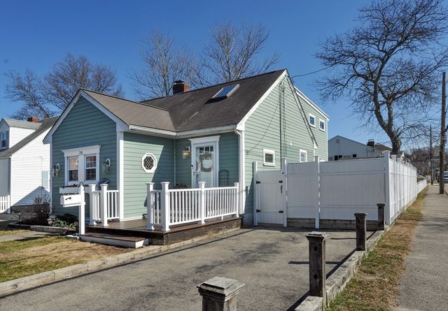 28 E St, Hull, MA 02045