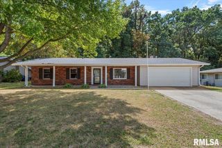 40 Woods Mill Road, Sherman, IL 62684