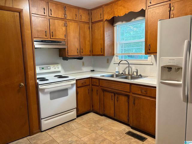 909 LONGVIEW CIRCLE, Adamsville, AL 35005