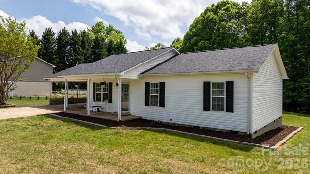 900 Pine Mountain Road, Hudson, NC 28638