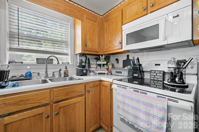 900 Pine Mountain Road, Hudson, NC 28638