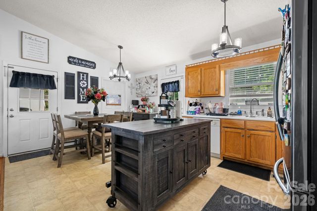 900 Pine Mountain Road, Hudson, NC 28638