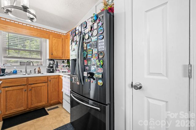 900 Pine Mountain Road, Hudson, NC 28638
