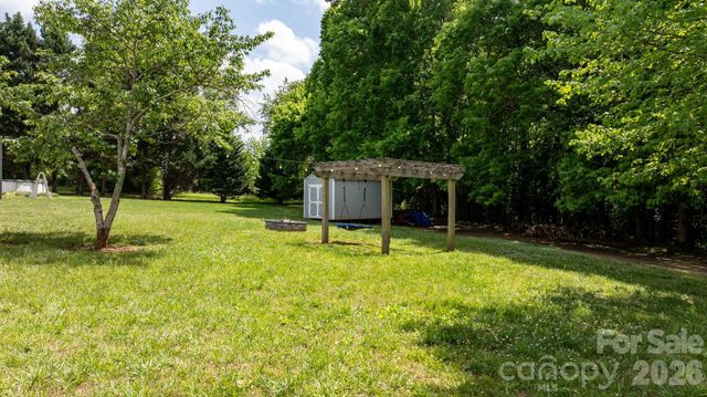 900 Pine Mountain Road, Hudson, NC 28638