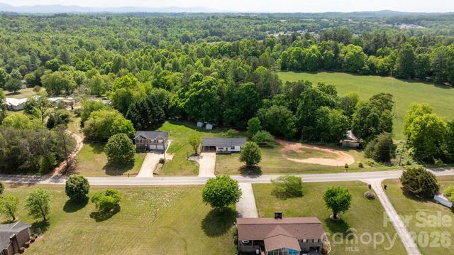 900 Pine Mountain Road, Hudson, NC 28638