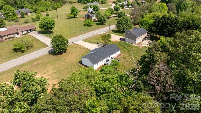 900 Pine Mountain Road, Hudson, NC 28638