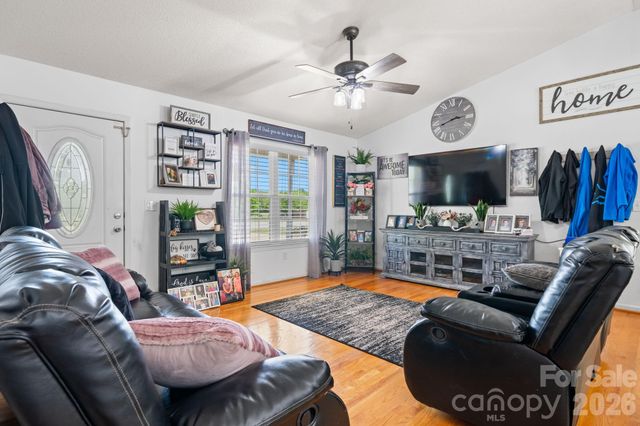 900 Pine Mountain Road, Hudson, NC 28638