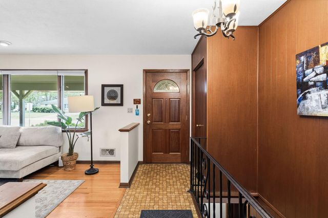 2245 Beam Avenue, Maplewood, MN 55109