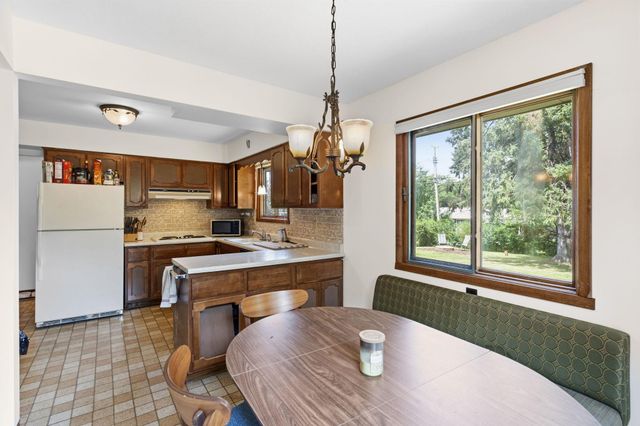 2245 Beam Avenue, Maplewood, MN 55109