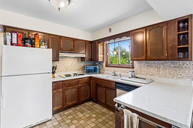 2245 Beam Avenue, Maplewood, MN 55109