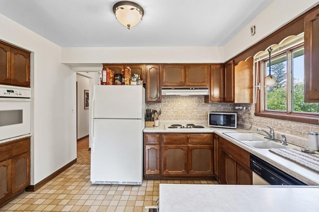 2245 Beam Avenue, Maplewood, MN 55109