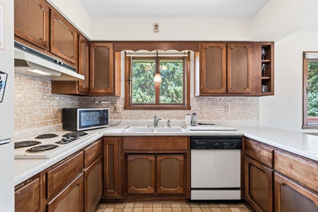 2245 Beam Avenue, Maplewood, MN 55109