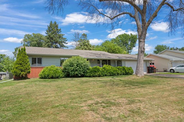 2245 Beam Avenue, Maplewood, MN 55109