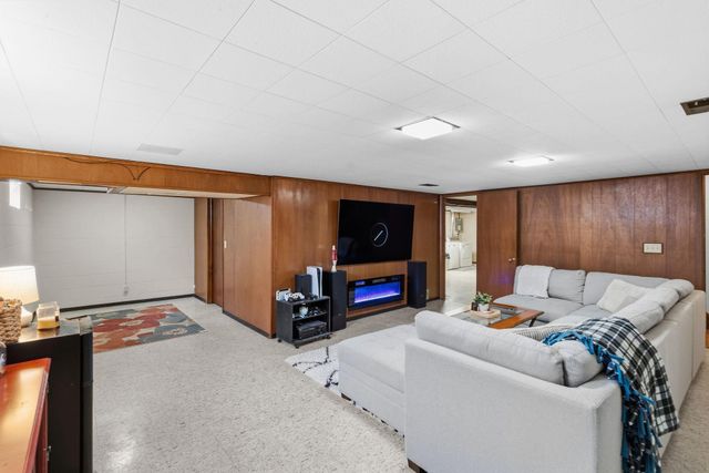 2245 Beam Avenue, Maplewood, MN 55109