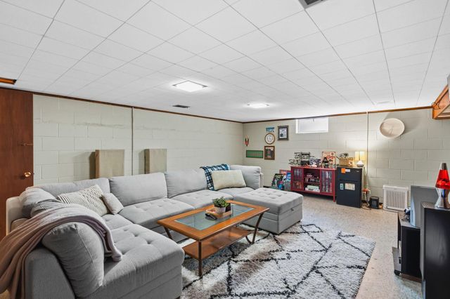 2245 Beam Avenue, Maplewood, MN 55109