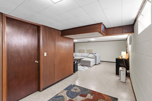 2245 Beam Avenue, Maplewood, MN 55109