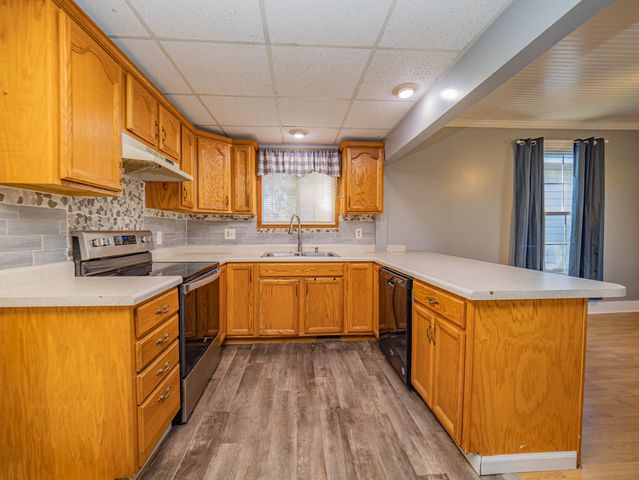 310 E CARPENTER ST, Moberly, MO 65270