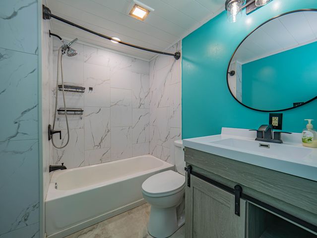 310 E CARPENTER ST, Moberly, MO 65270