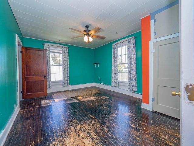 310 E CARPENTER ST, Moberly, MO 65270