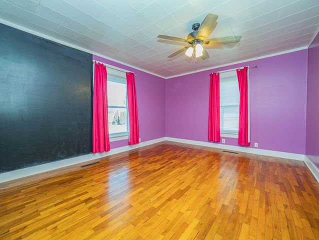 310 E CARPENTER ST, Moberly, MO 65270