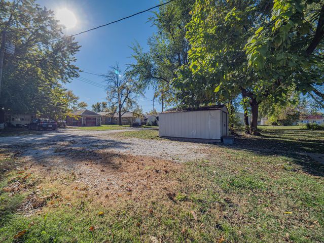 310 E CARPENTER ST, Moberly, MO 65270