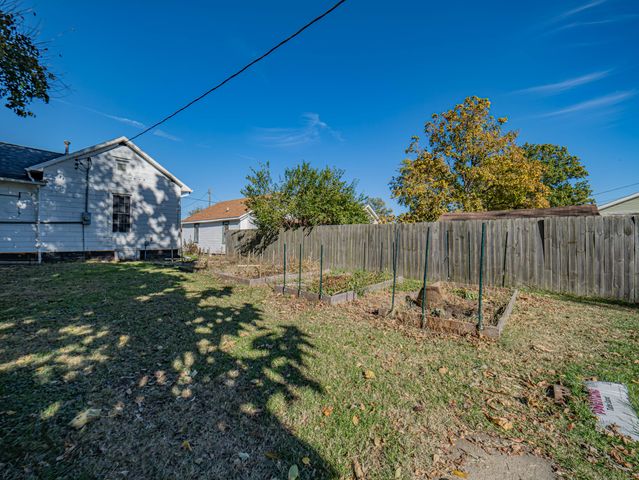310 E CARPENTER ST, Moberly, MO 65270