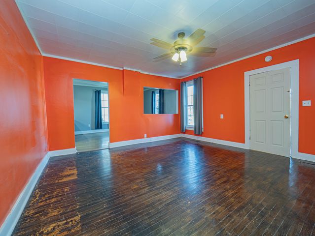 310 E CARPENTER ST, Moberly, MO 65270