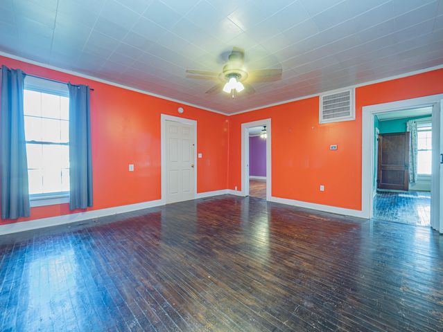 310 E CARPENTER ST, Moberly, MO 65270