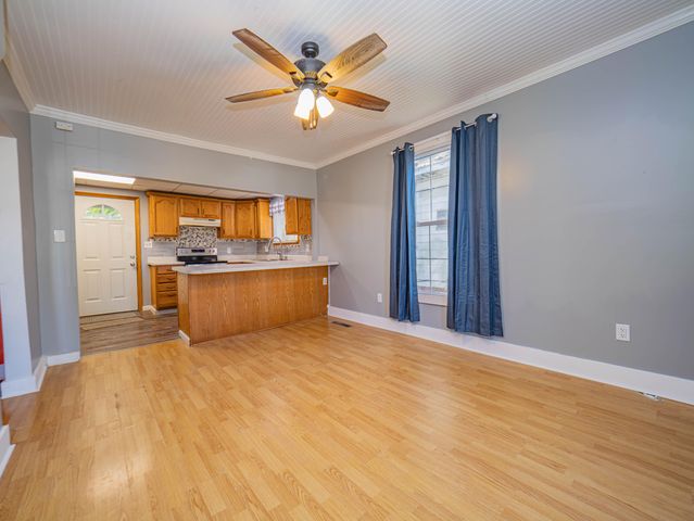 310 E CARPENTER ST, Moberly, MO 65270