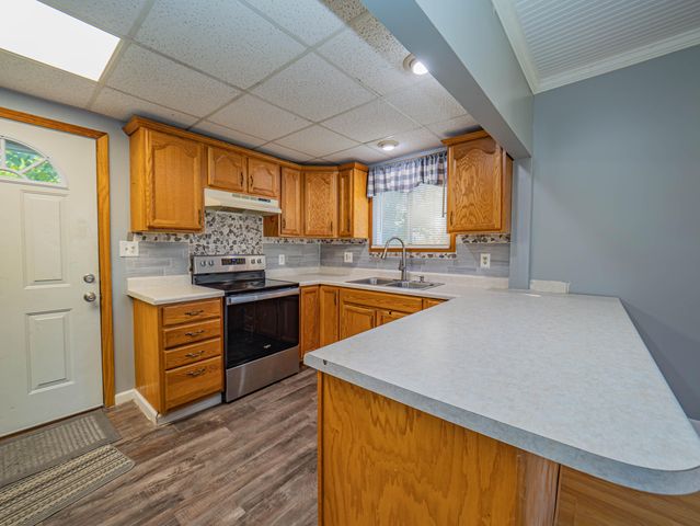 310 E CARPENTER ST, Moberly, MO 65270