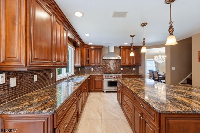 3 Alexandria Dr, East Hanover Twp., NJ 07936