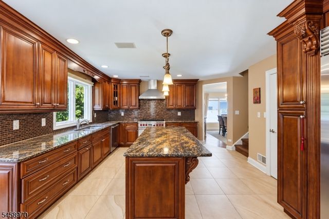 3 Alexandria Dr, East Hanover Twp., NJ 07936