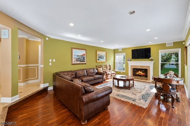 3 Alexandria Dr, East Hanover Twp., NJ 07936