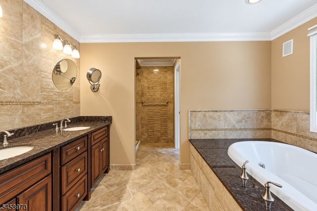 3 Alexandria Dr, East Hanover Twp., NJ 07936
