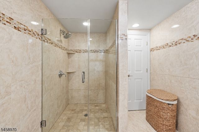 3 Alexandria Dr, East Hanover Twp., NJ 07936