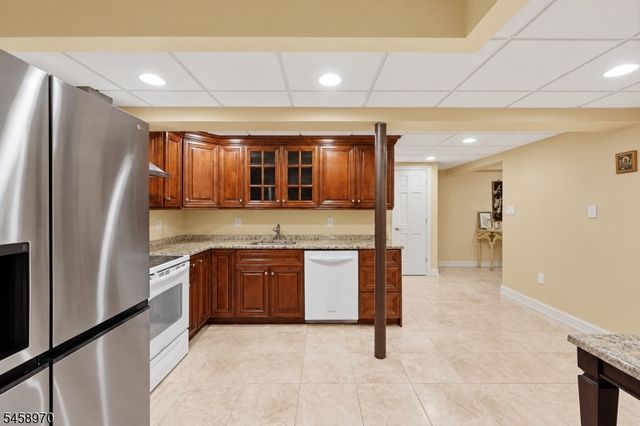 3 Alexandria Dr, East Hanover Twp., NJ 07936