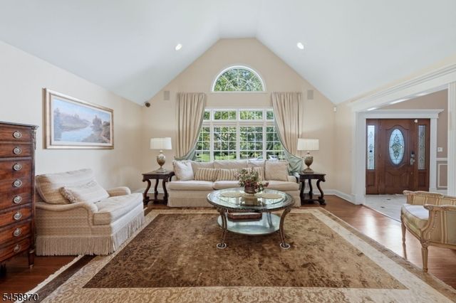 3 Alexandria Dr, East Hanover Twp., NJ 07936
