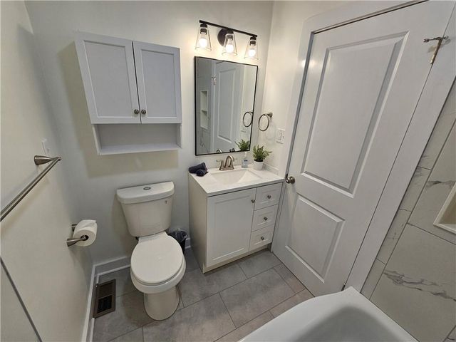 1229 E 24th Avenue, North Kansas City, MO 64116