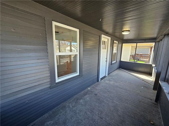 1229 E 24th Avenue, North Kansas City, MO 64116