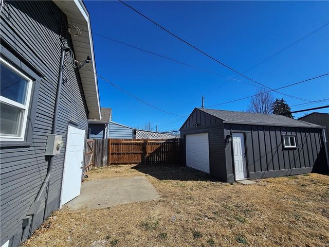 1229 E 24th Avenue, North Kansas City, MO 64116