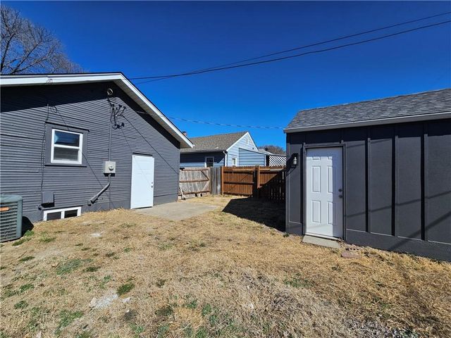 1229 E 24th Avenue, North Kansas City, MO 64116