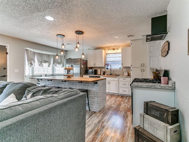9209 S Hillcrest Drive, Oklahoma City, OK 73159